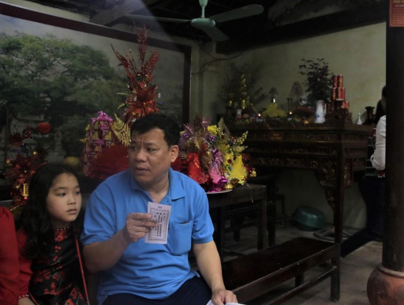 Tấp nập người đến chùa cầu bình an đầu Xuân 